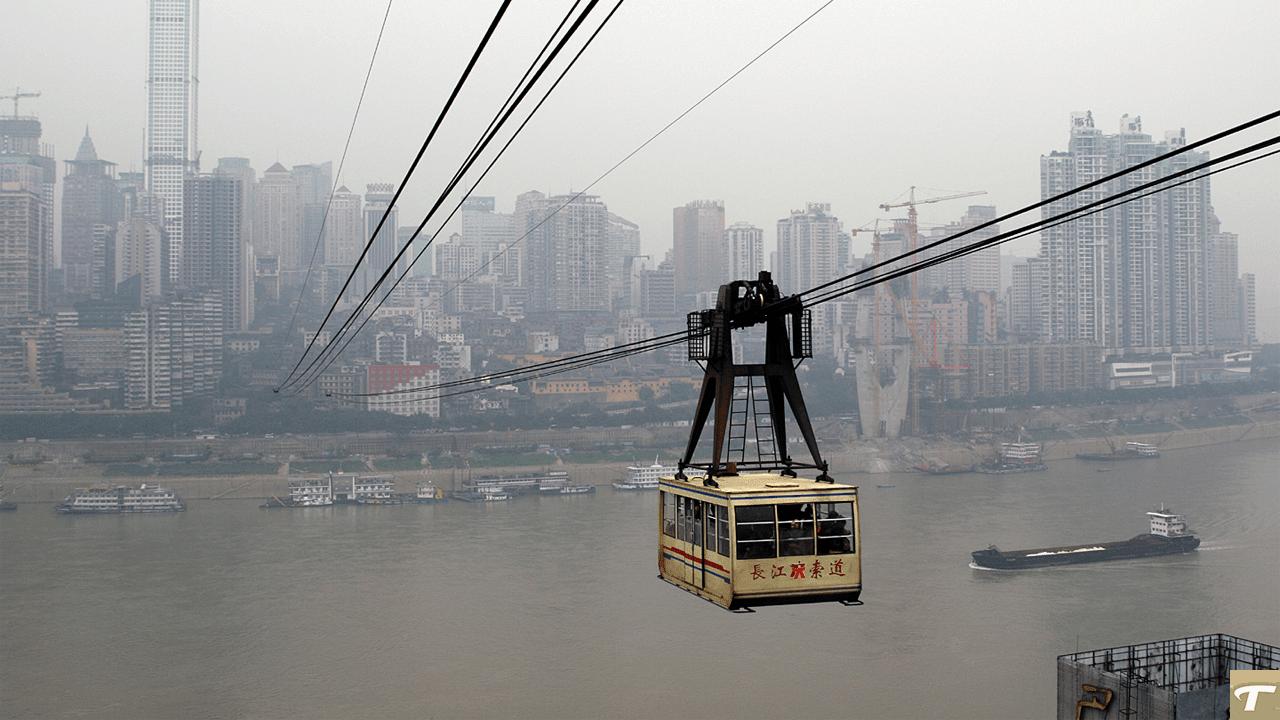 cinin chongqing kentindeki bu sira disi yapilari gorunce gerceklik alginiz bozulacak konutlarin icinden tren YaQOgvGn